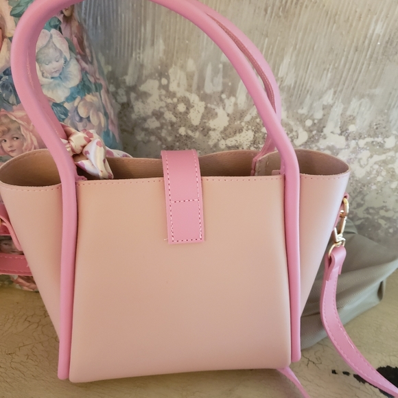 PRETTIEST PINK VEGAN LEATHER SCARF BAG WITH POUCH - Picture 5 of 7
